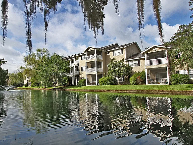 Lake Crossing Apartments — Photo 12