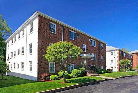 2nd image of 8 Brattle St