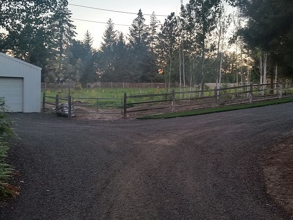 3rd image of 1914 School Ave