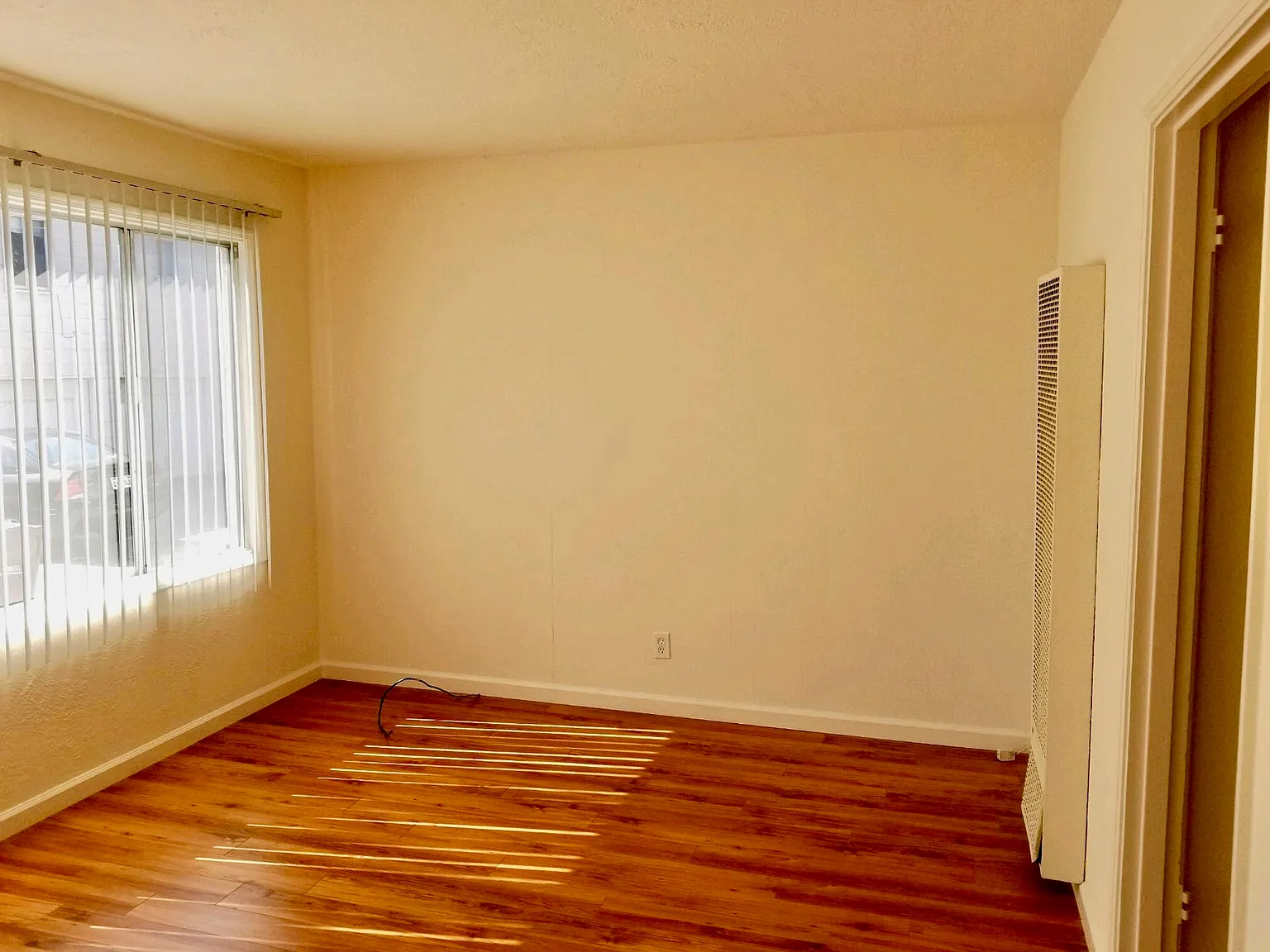 Studio, 400 sqft, $1,695 — Photo 2