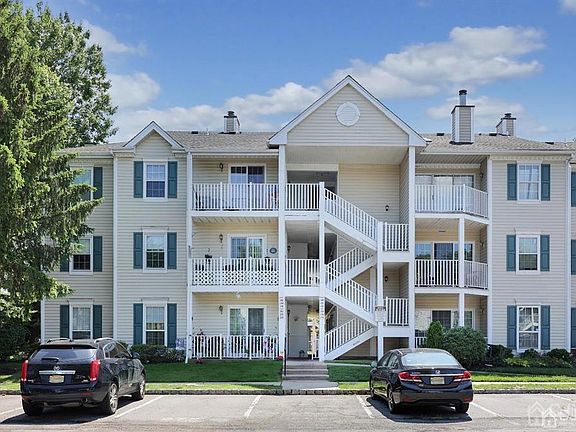 2nd image of 253 Kempsey Dr