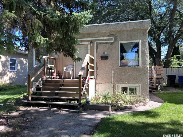 804 F Avenue N, Saskatoon, SK S7L 1W5