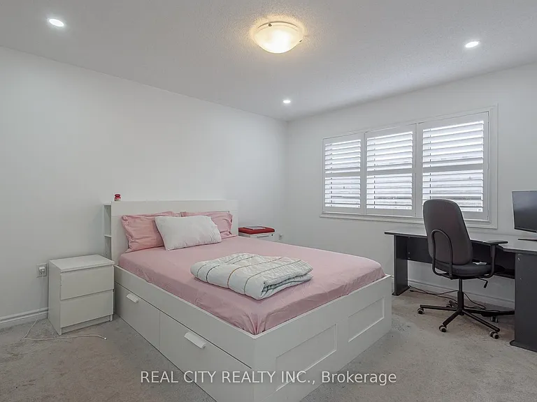 306 Gillett Point N — Photo 19