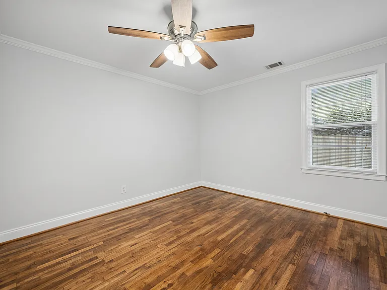 592 Scott Cir — Photo 13