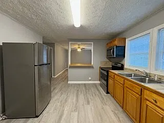 2 bed, 1.0 bath, 720 sqft, $1,050 — Photo 4
