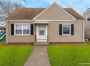 85 Stearns St, Pawtucket, RI 02861