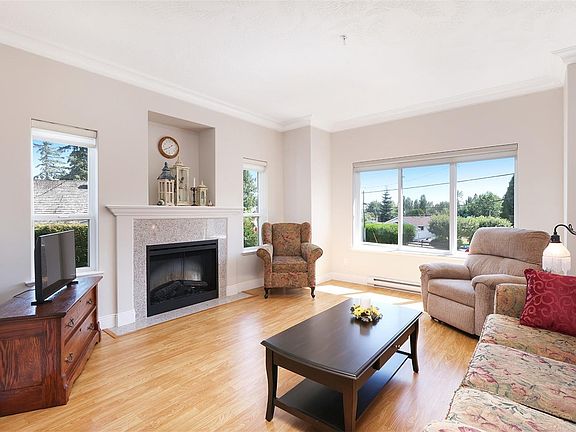 3rd image of 1646 Balmoral Ave #16