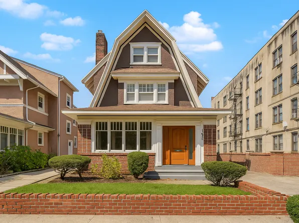 1917 Glenwood Road image 1 of 36