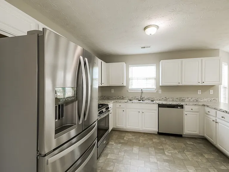 80 Greenway Dr — Photo 9