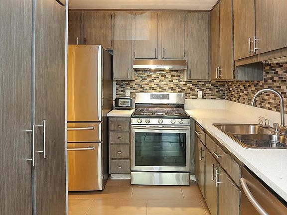 3rd image of 27150 Hidaway Ave Unit 1