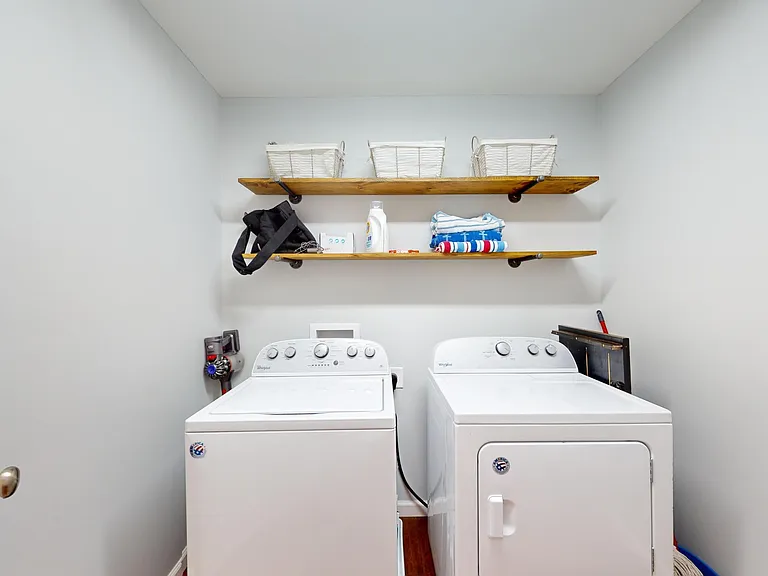 385 Central Dr — Photo 16