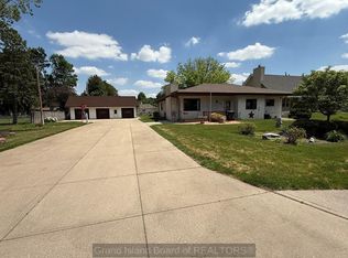 2211 Park Dr, Grand Island, NE 68801