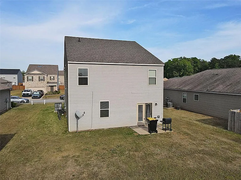 2084 Sawgrass Dr — Photo 18