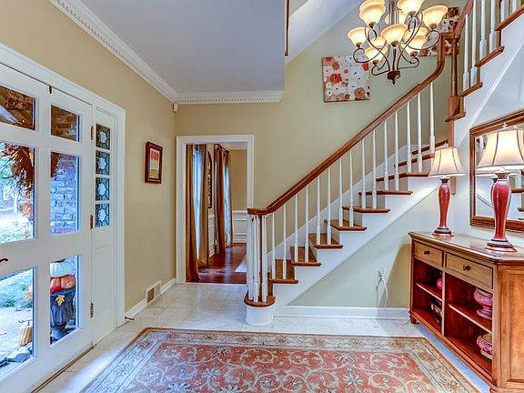 5th image of 2250 Lansingwood Dr