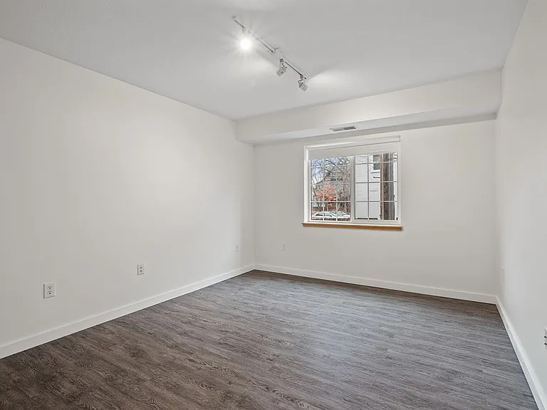 500 W Franklin Ave — Photo 20