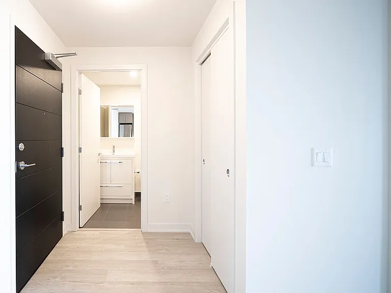 212 King William St #823 — Photo 3
