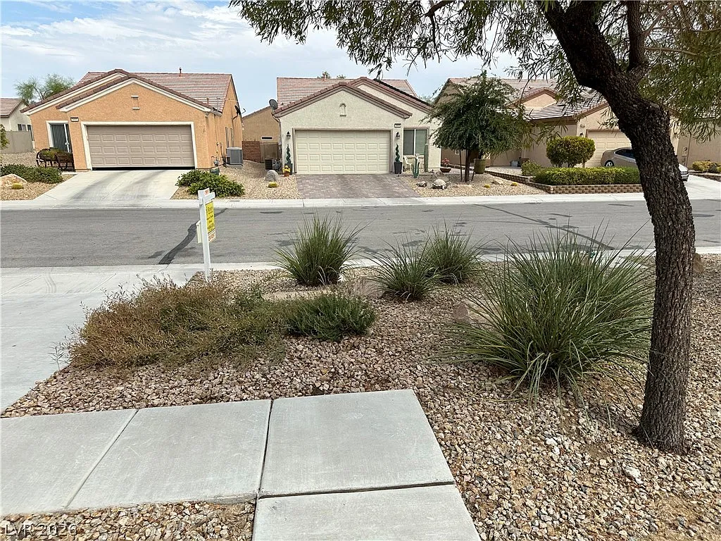 3 bed, 2.0 bath, 1246 sqft, $1,995 — Photo 4