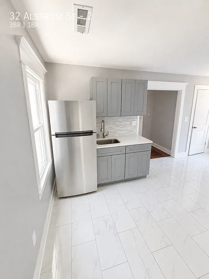 3 bed, 1656 sqft, $2,000 — Photo 2