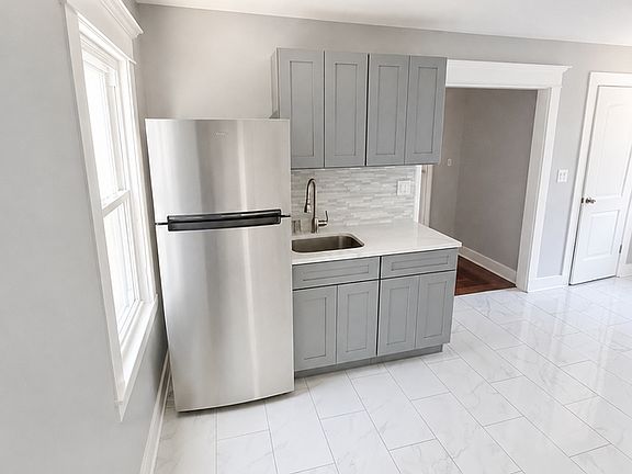 2nd image of 32 Alstrum St #2