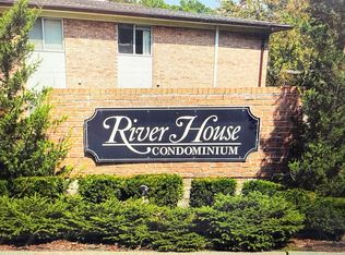 1249 Island Dr APT 202, Ann Arbor, MI 48105