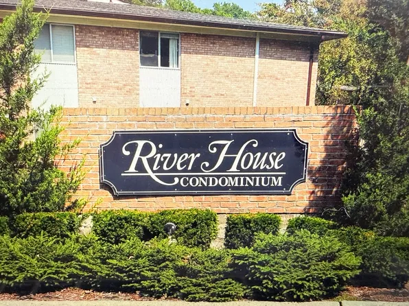 1249 Island Dr, Ann Arbor, MI