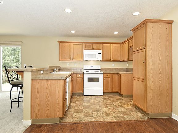 5th image of 38783 Redwood St