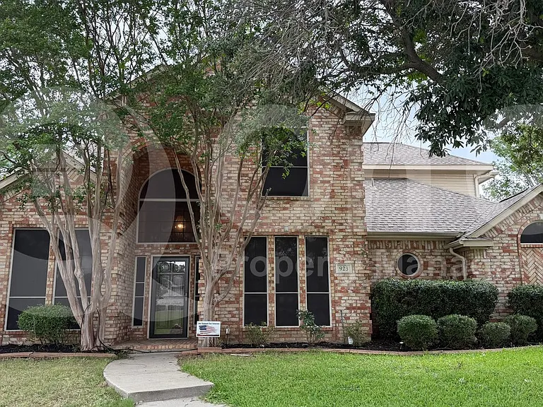 923 Granview Dr — Photo 1