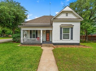501 N Davis St, West, TX 76691