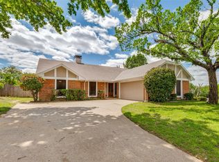 500 Morningside Dr, Euless, TX 76040
