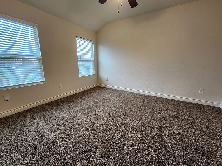 340 Untermaier St — Photo 11