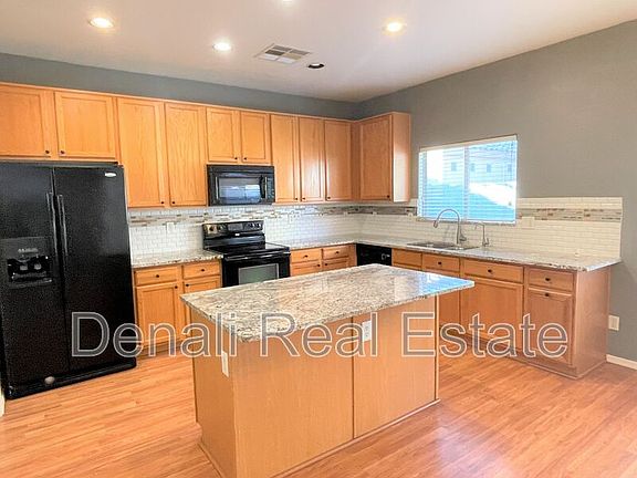 3rd image of 2652 E Wesson Dr
