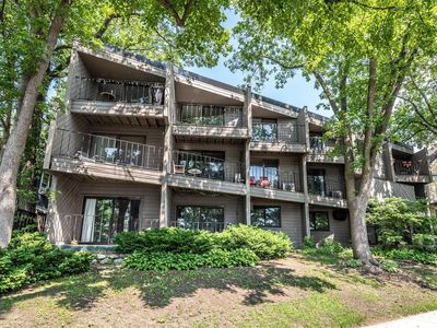 3033 E Bde Maka Ska Pkwy #103, Minneapolis, MN, 55408