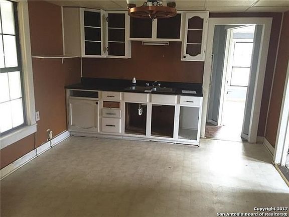 5th image of 704 Gifford St