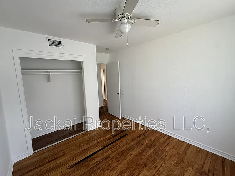 15 Macarthur Dr #B — Photo 7