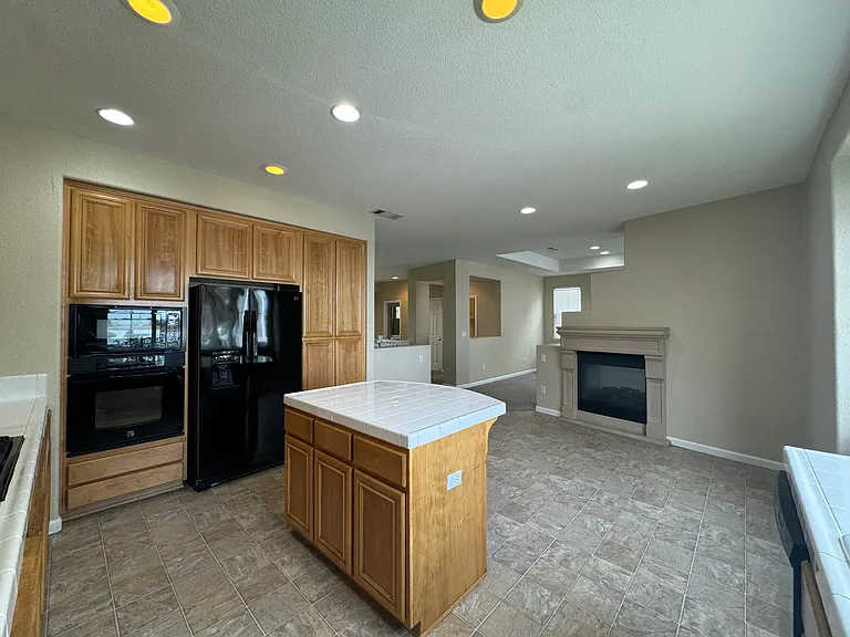 1131 Park Ln — Photo 14