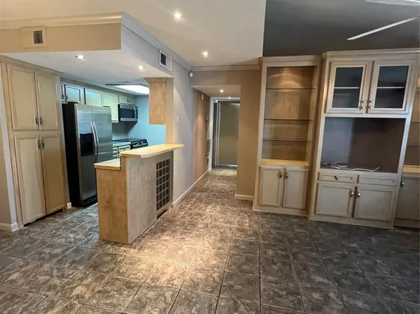 9009 Richmond Ave APT 711, Houston, TX 77063