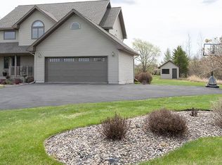 12 Golf View Dr, Superior, WI 54880