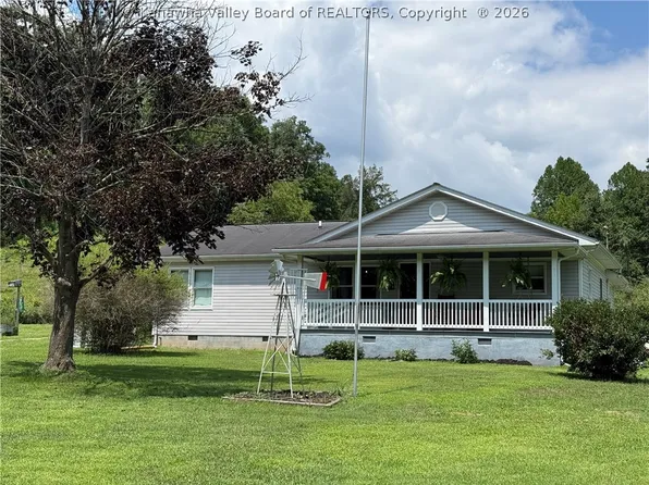 76 Dry Branch Rd, Griffithsville, WV 25521