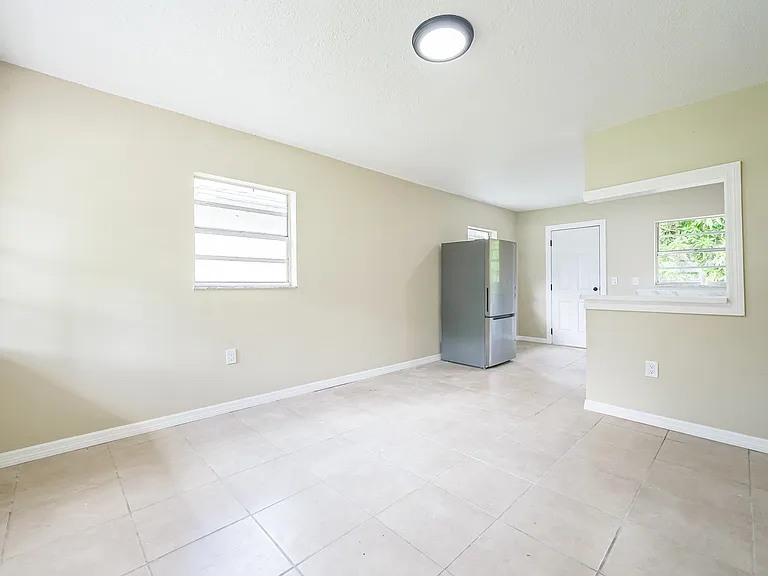 314 W Owens Ave — Photo 8