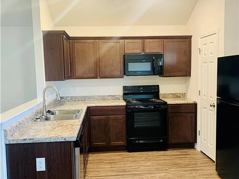 936 E Bunting St — Photo 8