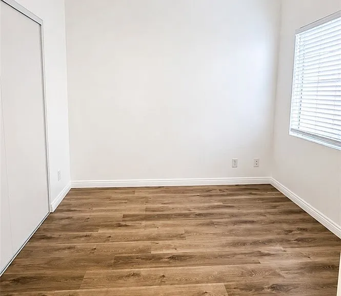 7900 Woodman Ave #105 — Photo 25