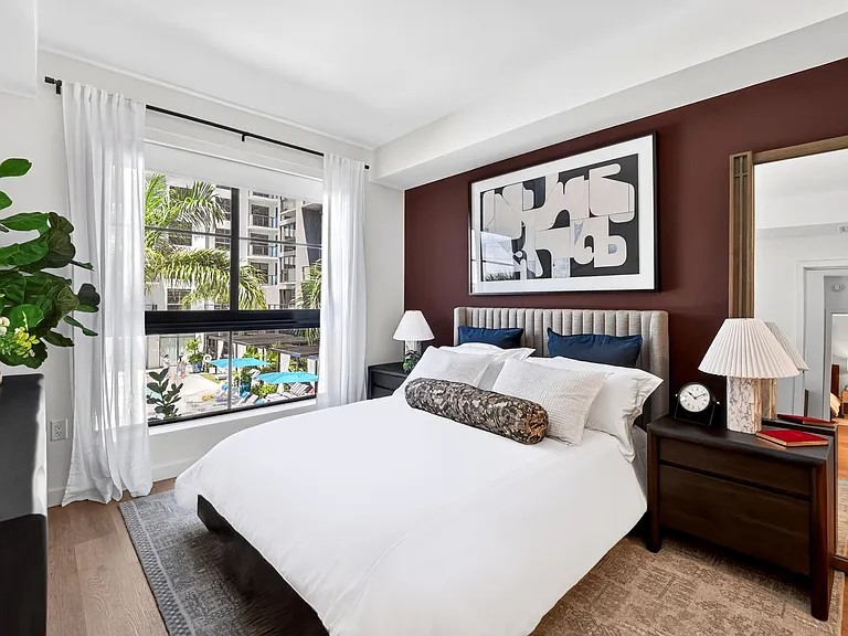 Manor Biscayne — Photo 13
