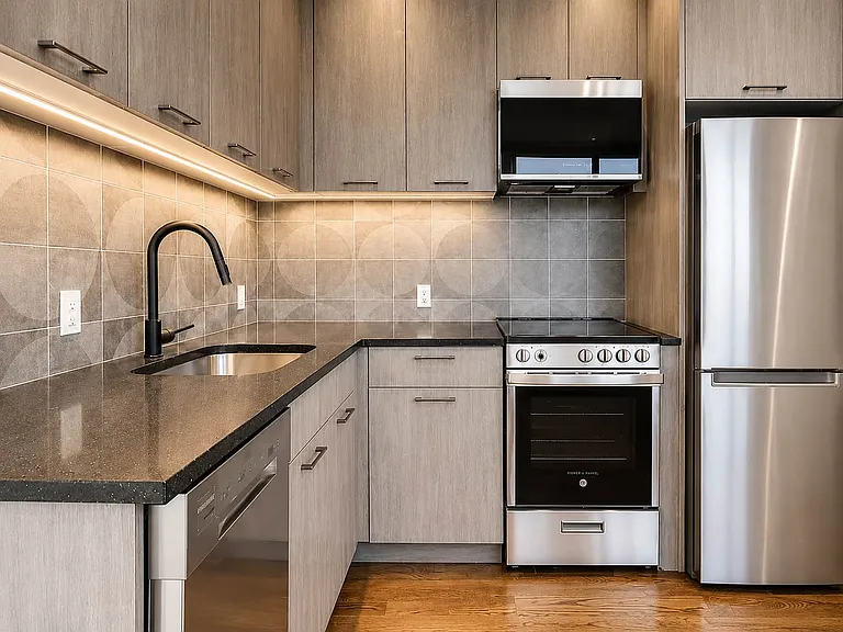 338 Irving Ave #4B — Photo 2