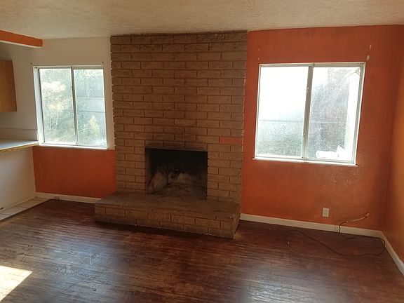 3rd image of 15535 El Capitan Way
