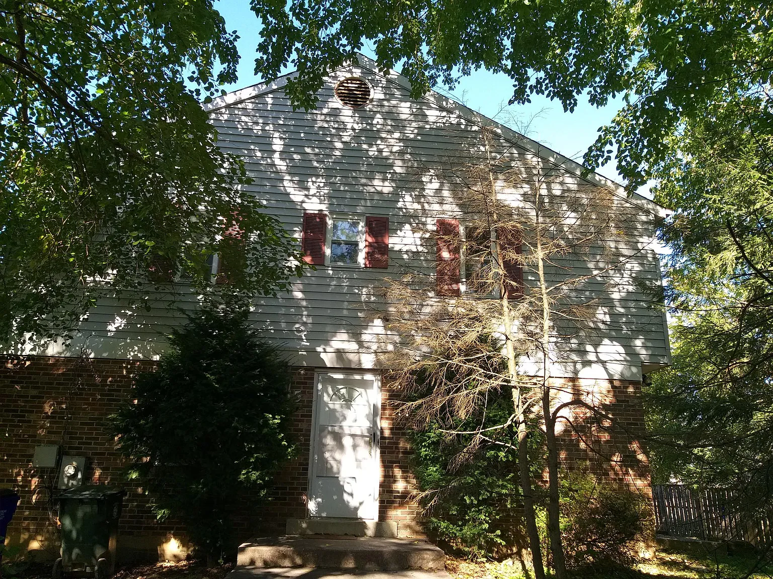 5 bed, 3.5 bath, 1605 sqft, $4,200 — Photo 3