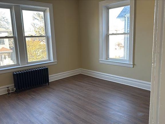 2nd image of 168 S Clinton St #B1