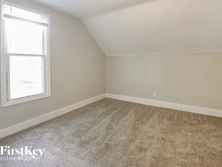 671 S Lake St — Photo 11