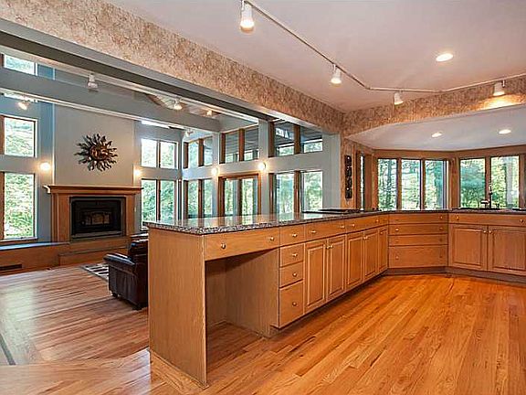 5th image of 43 Green Meadow Ln