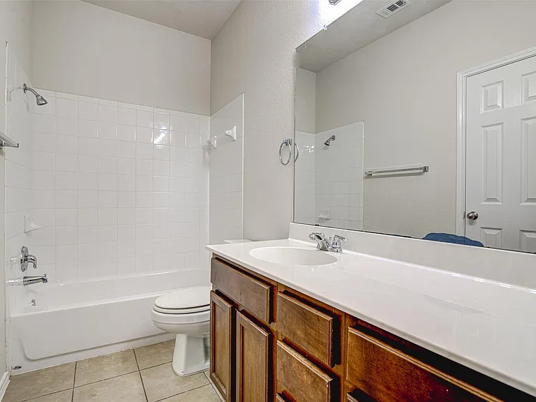 1610 Greenside Dr — Photo 17