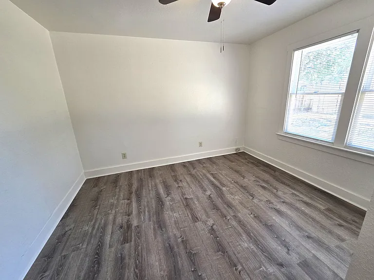 345 W Kanai Ave — Photo 8